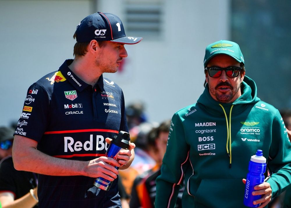 Max Verstappen, Red Bull Racing, Fernando Alonso, Aston Martin Racing