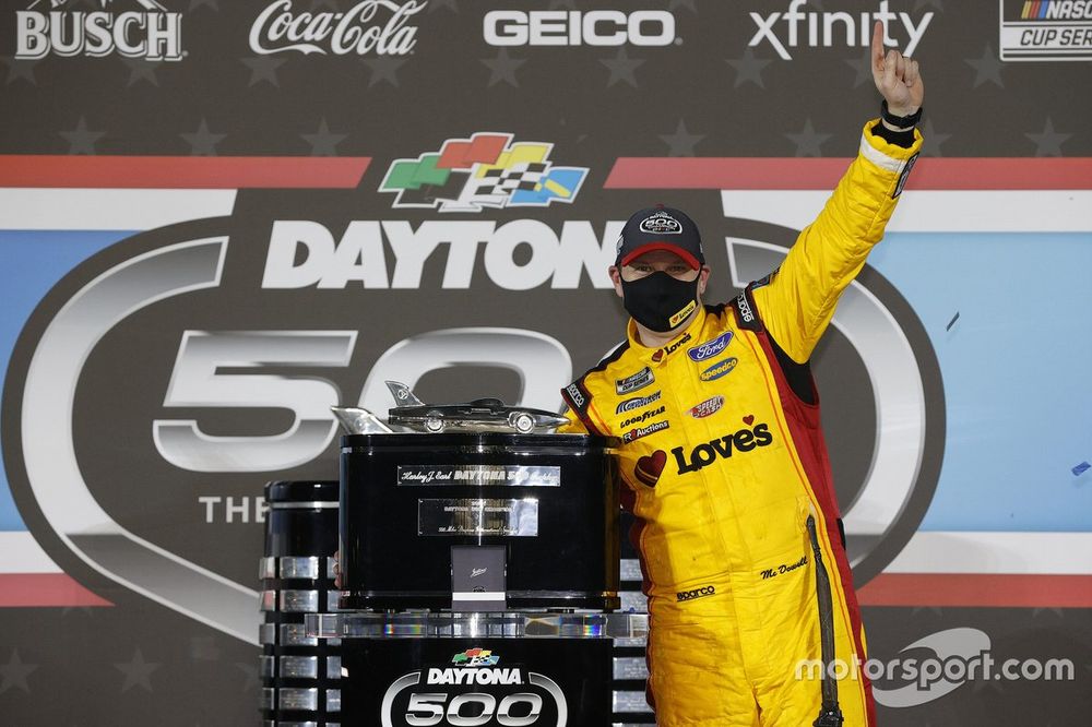 Winner Michael McDowell, Front Row Motorsports Ford