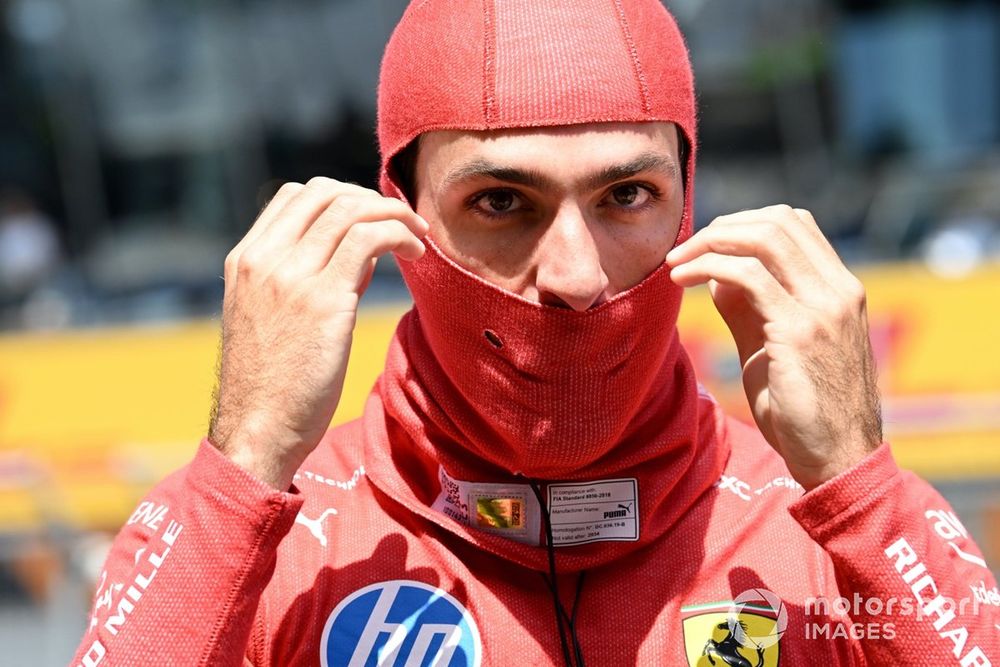 Carlos Sainz, Scuderia Ferrari, en la parrilla del Sprint