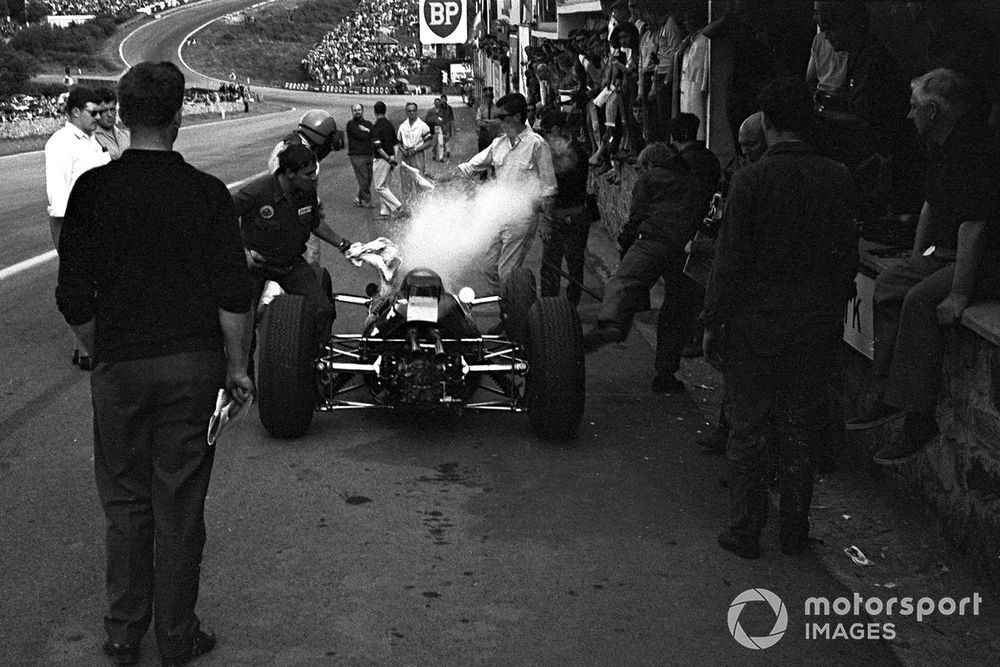 Clark’s stop for a water top-up on lap 28 cost him 30s – seemingly putting him out of the running 