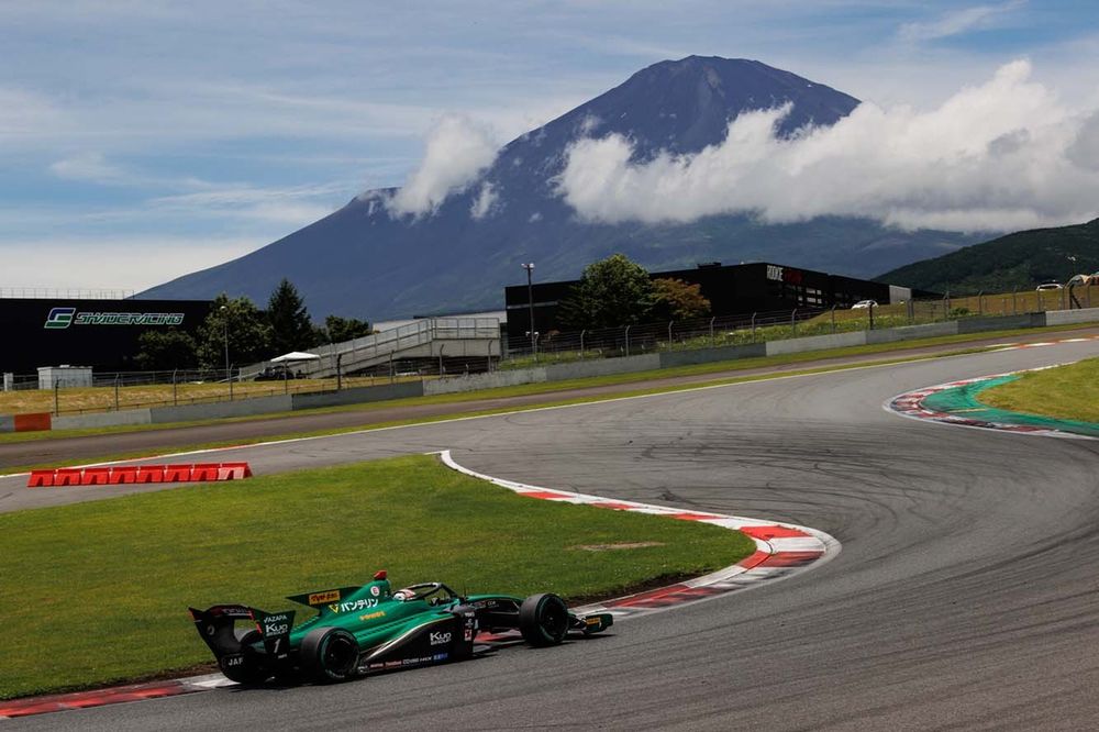 トヨタのF1レーシングカー、18分の1.富士スピードウェイ改修後の物です、 富士スピードウェイでF1テストが実現した経緯は？ TGR加地氏