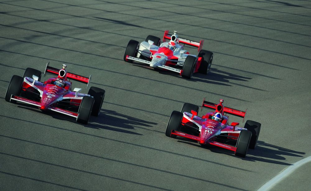 Scott Dixon, Target Chip Ganassi Racing Dallara Honda leads Dario Franchitti, Target Chip Ganassi Racing Dallara Honda and Ryan Briscoe, Team Penske Dallara Honda
