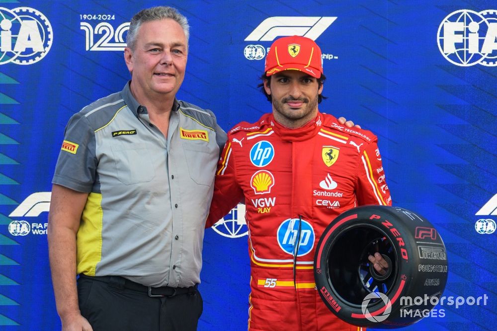 Carlos Sainz, Scuderia Ferrari, receives his Pirelli Pole Position Award from Mario Isola, Racing Manager, Pirelli Motorsport
