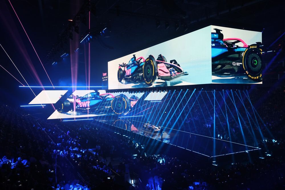El momento de Alpine en el escenario del F1 75 Live. 
