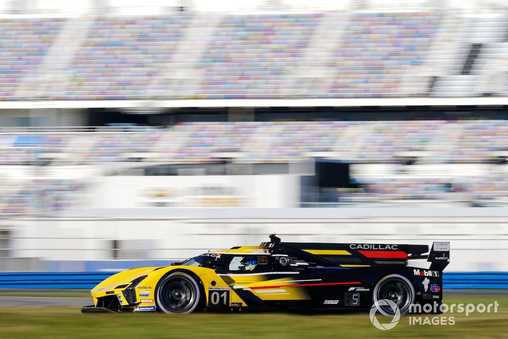#01: Cadillac Racing, Cadillac VSeries.R, GTP: Renger van der Zande, Sebastien Bourdais, Scott Dixon