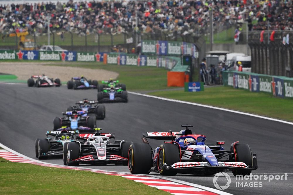 Daniel Ricciardo, RB F1 Team VCARB 01, Nico Hulkenberg, Haas VF-24, Lewis Hamilton, Mercedes F1 W15