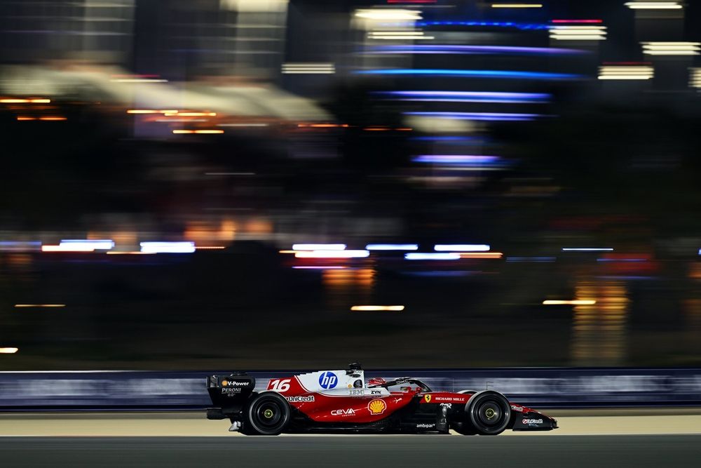 Charles Leclerc dans la Ferrari lors des essais de Bahreïn.