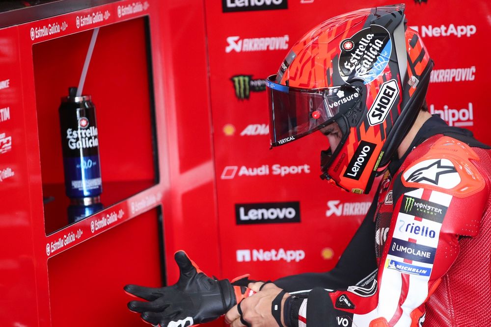 Marc Márquez doit compenser un manque de force dans le bras droit.