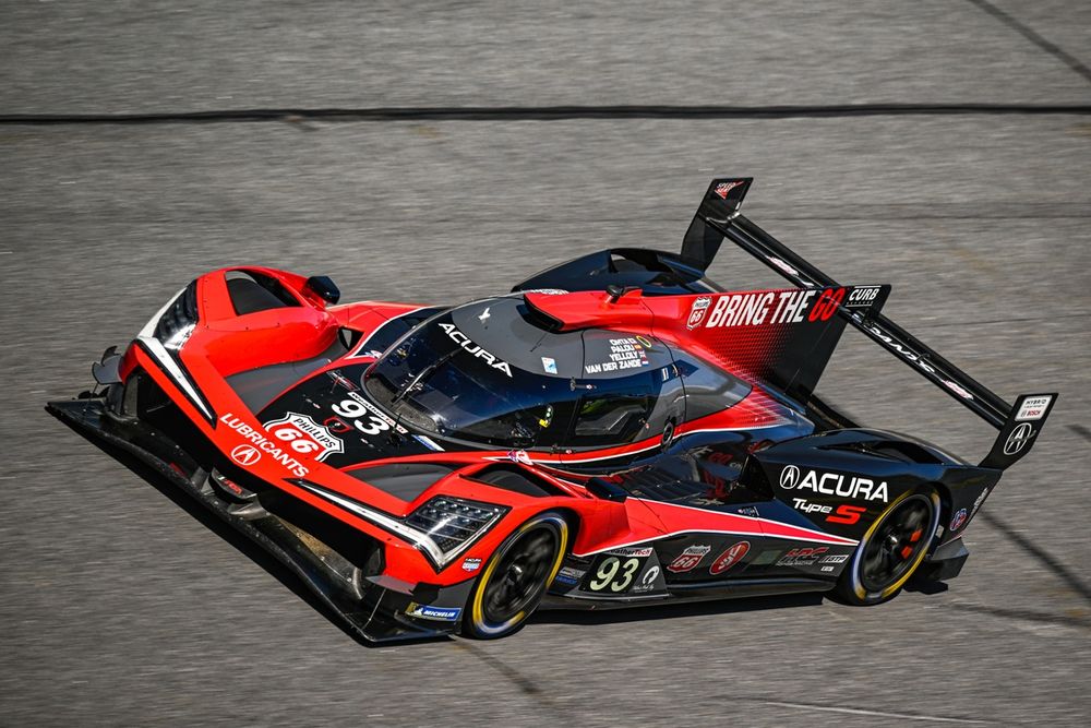 #93 Acura Meyer Shank Racing w/Curb Agajanian Acura ARX-06: Renger van der Zande, Nick Yelloly