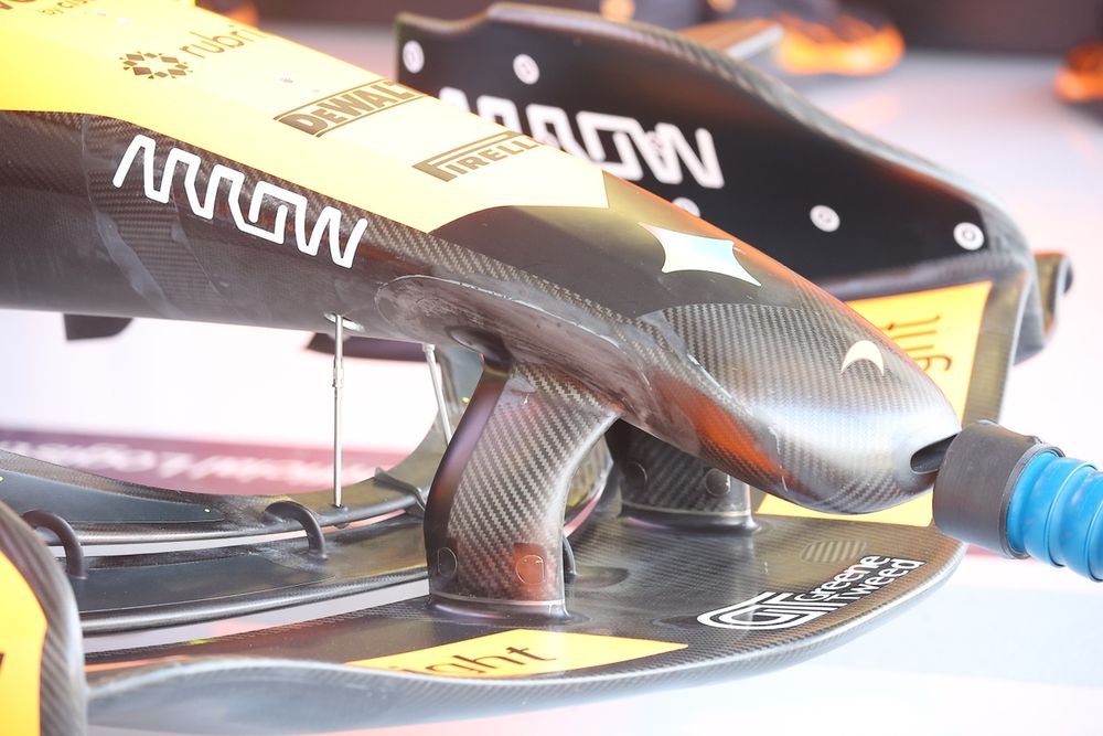 McLaren MCL40, dettaglio tecnico del comando dell'ala mobile