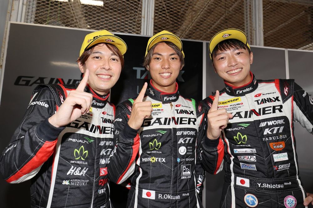 上位チームに所属するも、出場機会には恵まれなかった塩津（右）