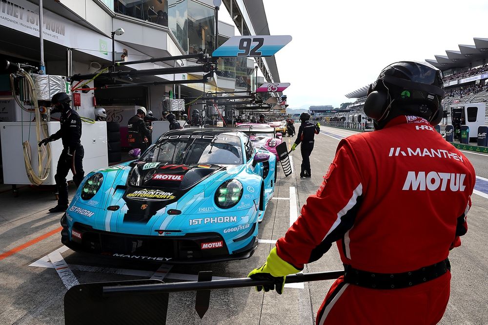 #92 Manthey 1St Phorm Porsche 911 GT3 R LMGT3: Ryan Hardwick, Riccardo Pera, Richard Lietz