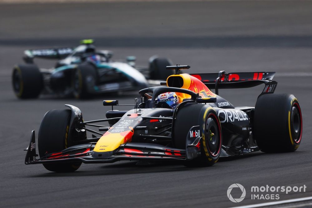 Max Verstappen in actie in Shanghai.