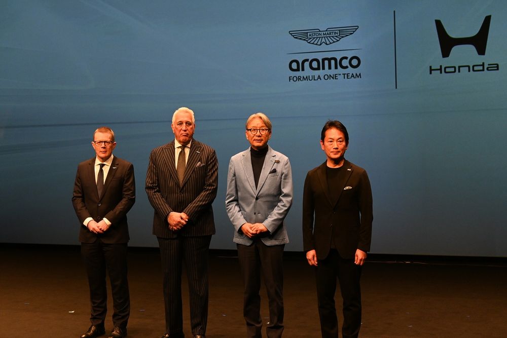 Stefano Domenicali, Lawrence Stroll, Toshihiro Mibe, CEO de Honda, y Koji Watanabe, CEO de HRC 
