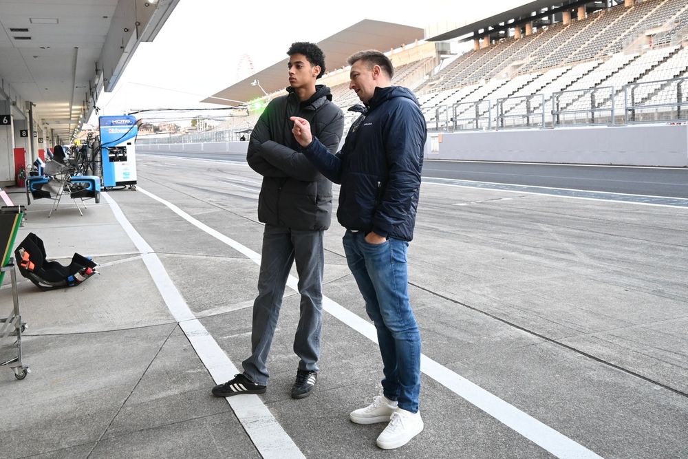 ウーゴ・ウゴチュク（左）は、2m弱の身長があるとのこと