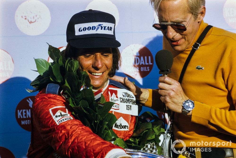 Emerson Fittipaldi, McLaren, celebra su segundo campeonato del mundo en el podio 