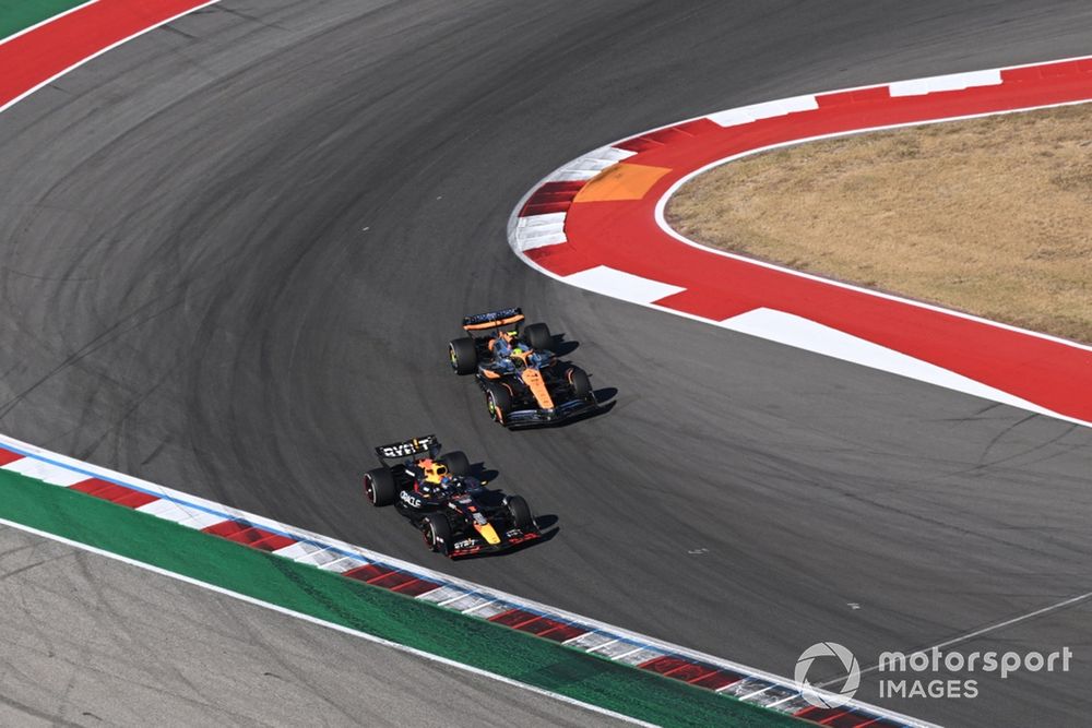 Lando Norris, McLaren MCL38, Max Verstappen, Red Bull Racing RB20 
