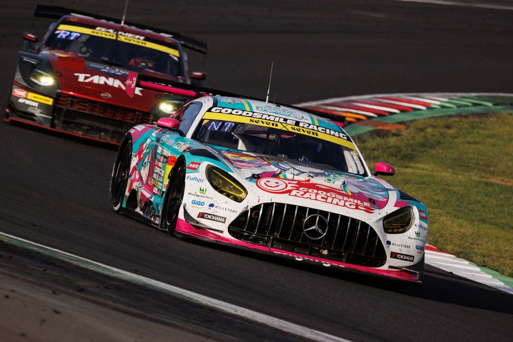 計9台による激戦！ LEON蒲生＆菅波、KONDO平手、CARGUYザック＆小林に