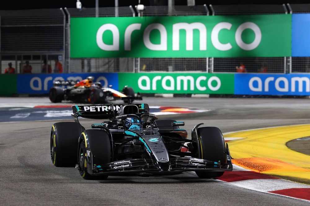 George Russell, Mercedes; Max Verstappen, Red Bull