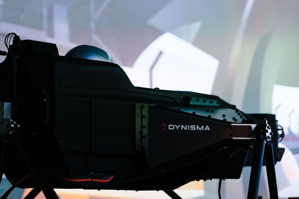 Pipo Derani al simulatore Genesis Magma Racing