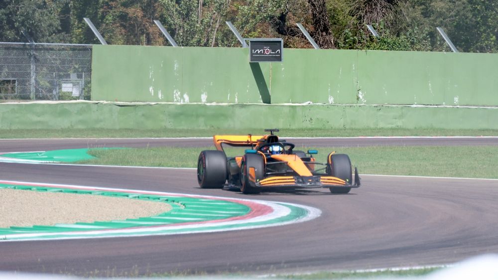 Will Stevens, McLaren, nei test di Imola