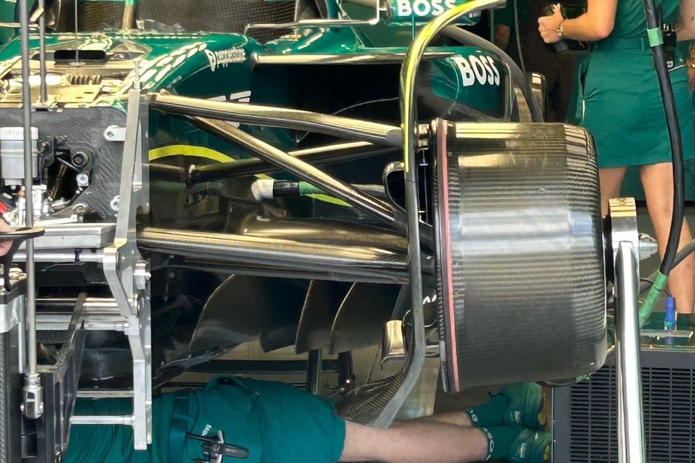 Aston Martin AMR25: nuevos conductos en los canales Venturi