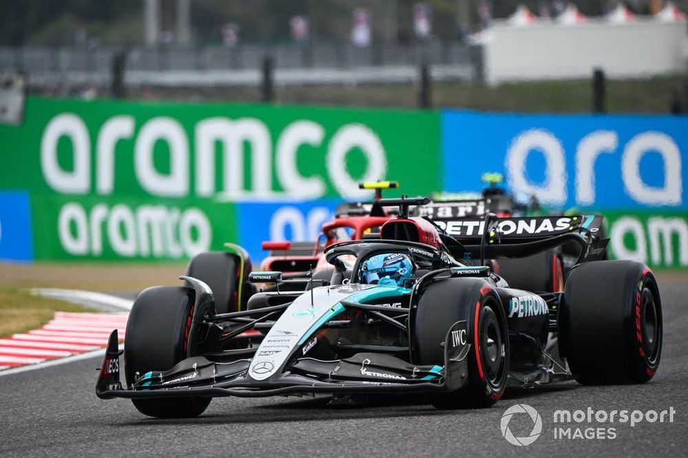 George Russell, Mercedes F1 W15, Carlos Sainz, Ferrari SF-24