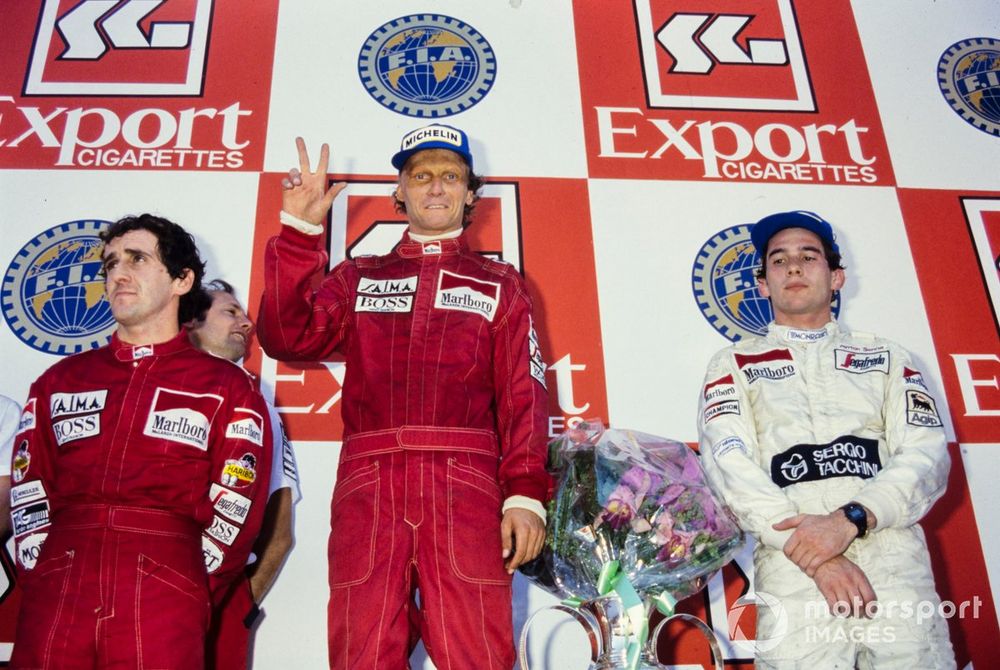 Niki Lauda, recién coronado Campeón del Mundo junto a Alain Prost, y Ayrton Senna,