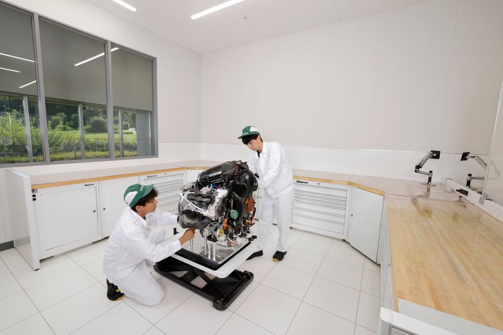 F1 power unit maintenance work at HRC Sakura