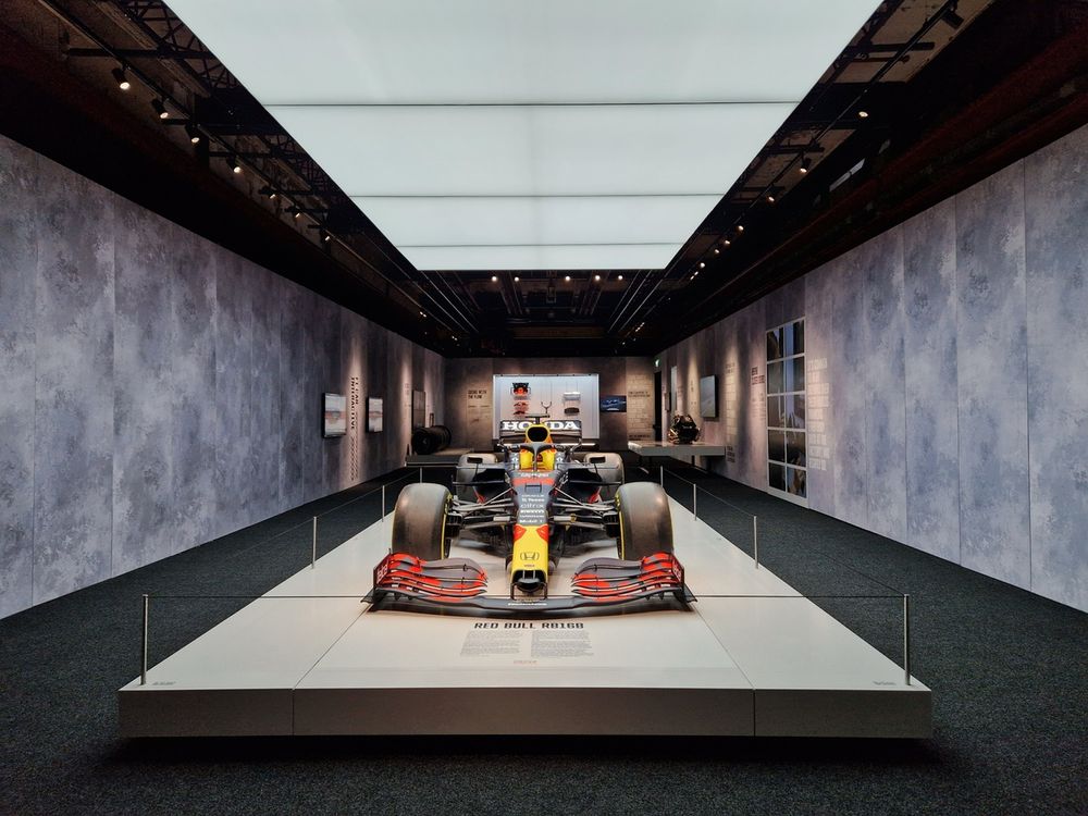 De RB16B van Max Verstappen is een van de blikvangers bij de F1 Exhibition.