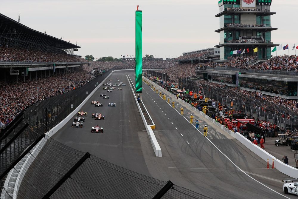 Rookie polesitter Shwartzman led the opening laps but that was as good as it would get for the Israeli/Russian driver