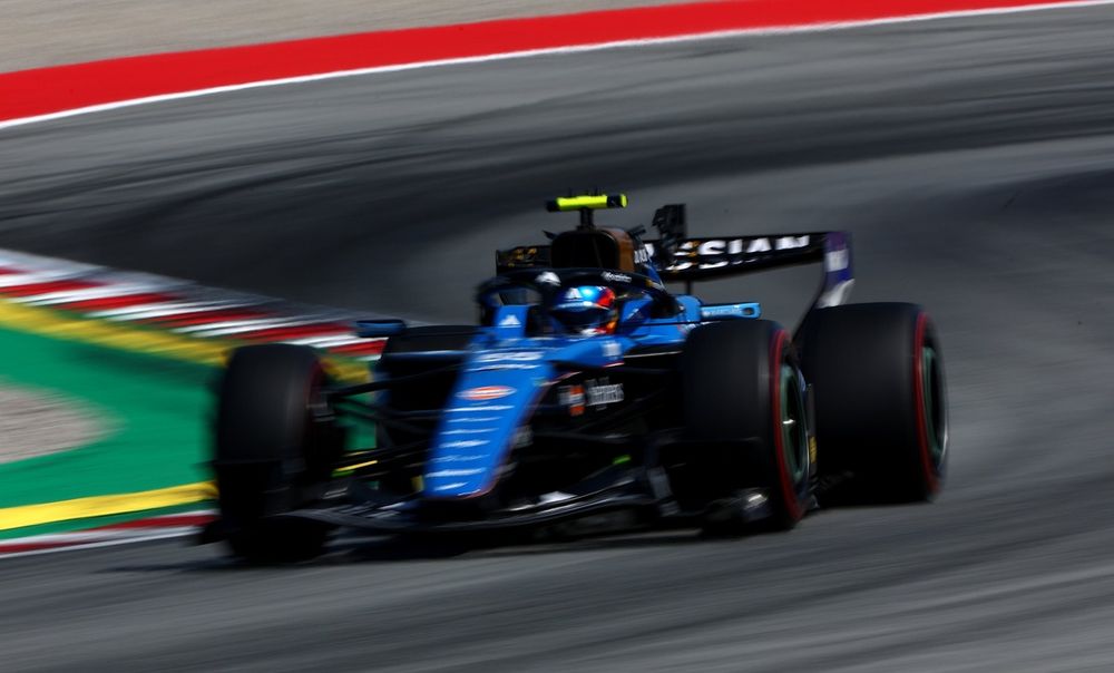 Sainz salva a Williams en Barcelona: "El coche no está casi ni para entrar en Q2"