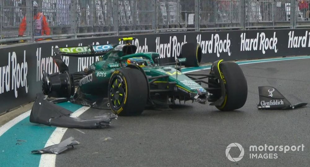 Vídeo: ¡Lawson empuja a Alonso contra el muro cuando estaba en puntos!