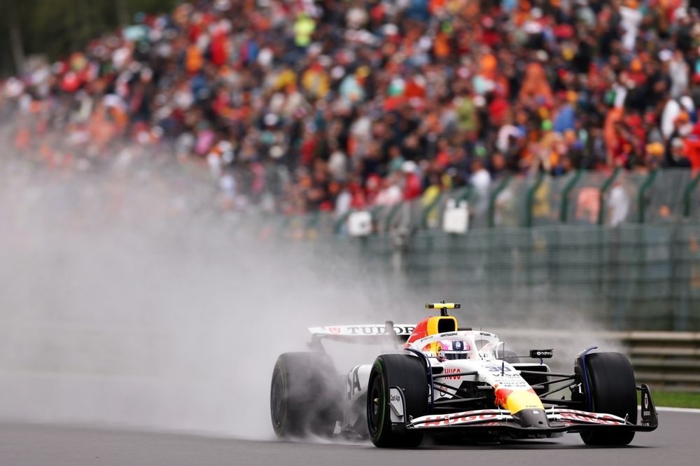 Liam Lawson, Racing Bulls Team, en la vuelta de formación del GP de Bélgica 2025.
