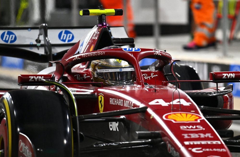 De communicatie op de boordradio van Hamilton verliep niet altijd soepel.