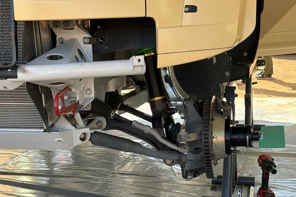 Il sistema di sospensioni che permette alla D7X-R di assorbire gli impatti 