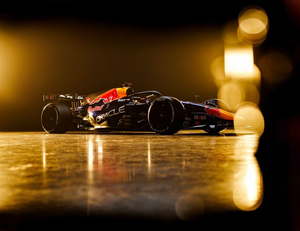Red Bull presenta su coche real para la F1 2026, ¡este es el RB22!