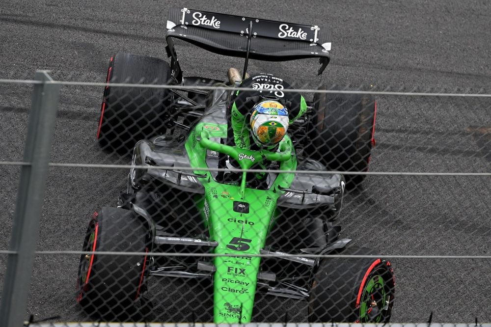 Bortoleto abandonou o GP de São Paulo logo na primeira volta ao se envolver em colisão com Stroll.