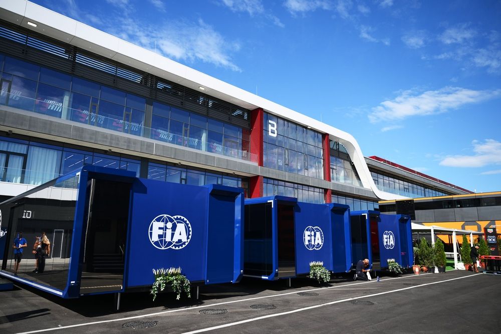 Le motorhome FIA dans le paddock du GP de Hongrie 2025 de F1.