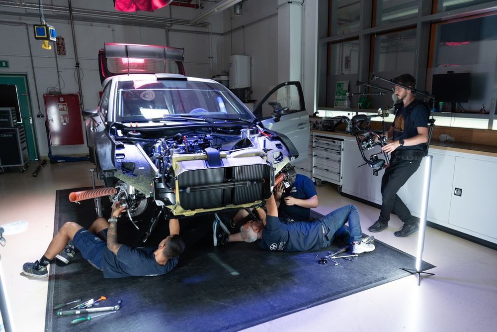 La instalación del motor es otro hito clave.