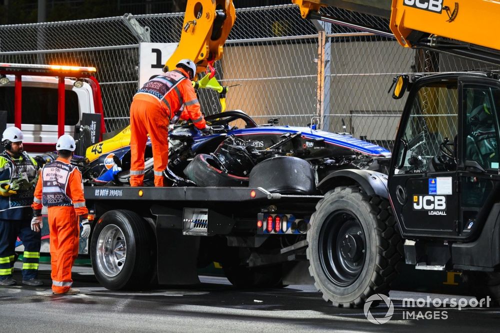 Kompletnie rozbity bolid Franco Colapinto