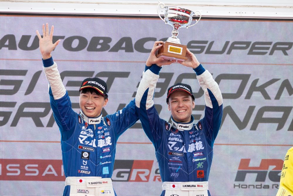 苦節22年、TEAM MACHがついにスーパーGT初優勝。“古代兵器”の活躍は