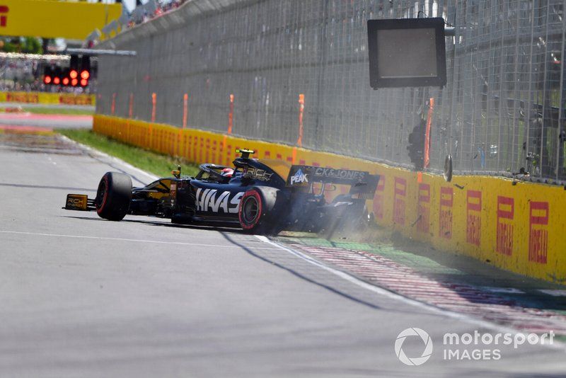 Kevin Magnussen, Haas F1 Team VF-19, hits the Wall of Champions and crashes out towards the end of Q2