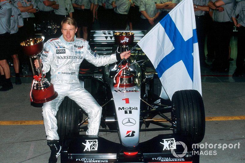 Mika Hakkinen, ganador de la carrera con el Mclaren MP4-14 y Campeón del Mundo