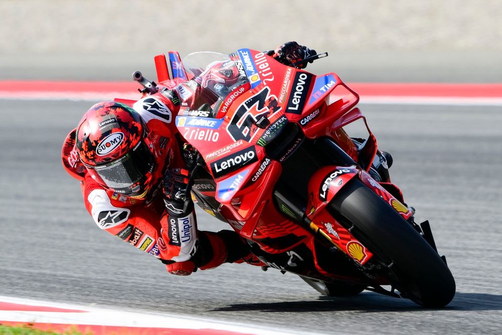 Алекс Маркес берет полюс с новой рекордом круга, Pecco Bagnaia 21 -й