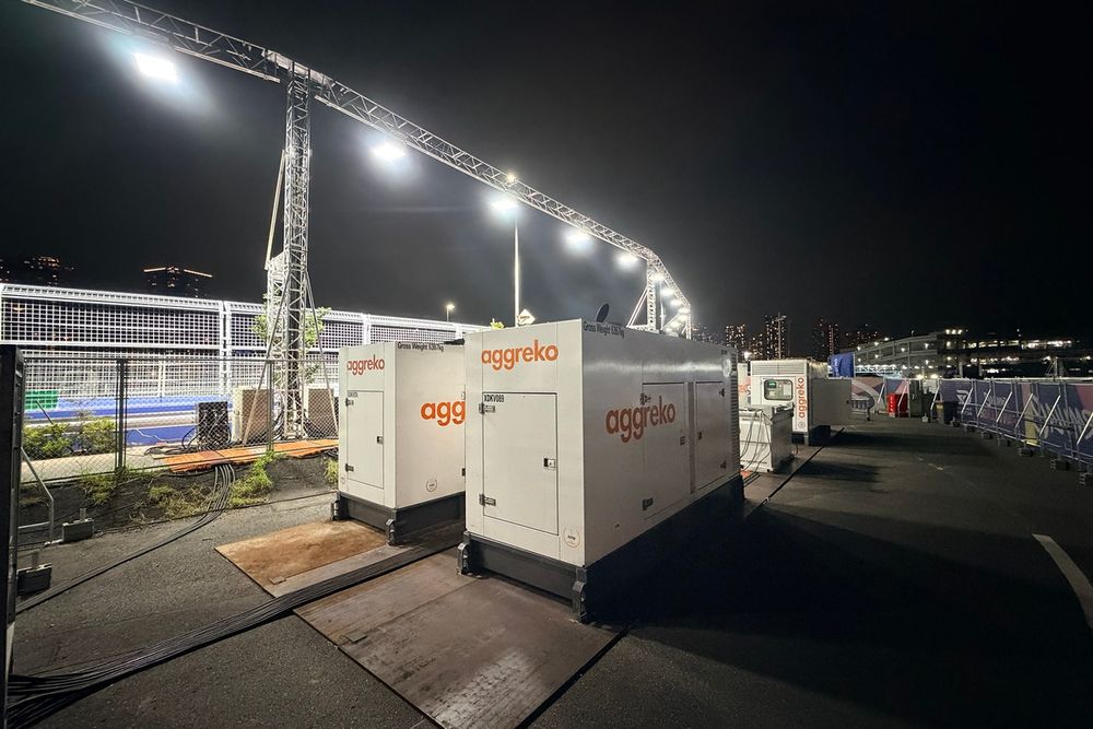 サーキットで使う電力を生み出す巨大発電機