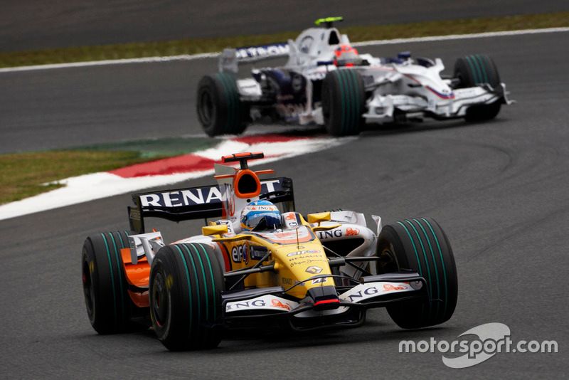 Fernando Alonso, Renault R28 y Robert Kubica, BMW Sauber F1.08