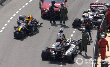 Vídeo: ¡Bandera roja! Fuerte accidente de Pérez y los Haas F1 en Mónaco