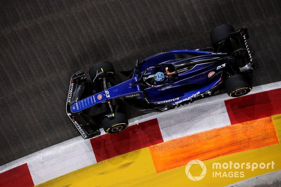 Williams explica las mejoras que estrenó Albon en Singapur y Colapinto espera