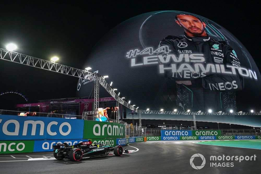 Hamilton lidera la fría FP2 de Las Vegas por un suspiro sobre Norris 